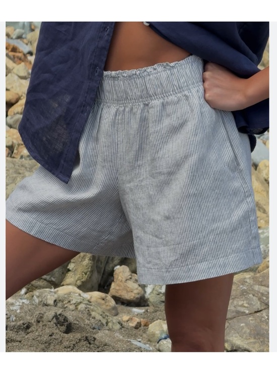 Quince Pants - Quince 100% European Linen High Waisted Shorts in Blue Pinstripe Sz S